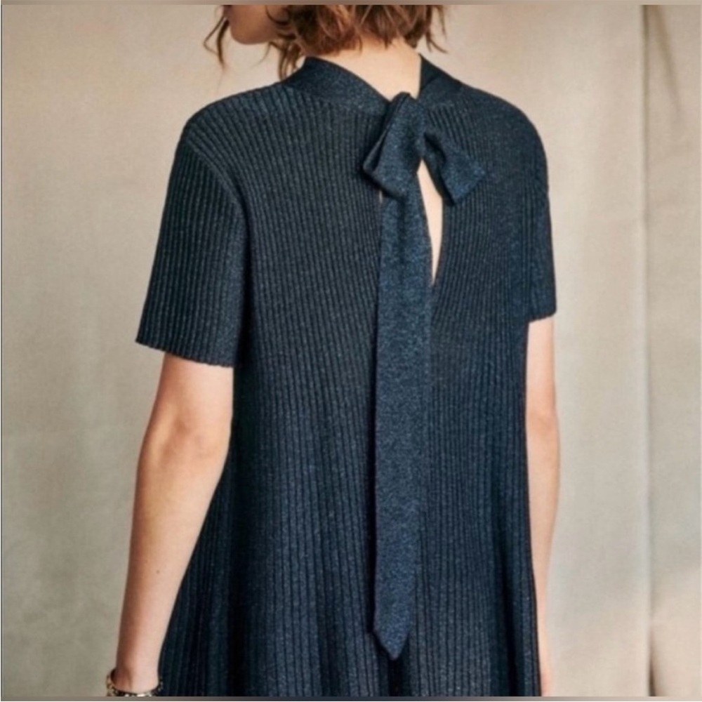 Elegant Black Knit Dress with Bow Detail